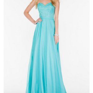 NWT Strapless silky Chiffon dress sweetheart neckline size 4